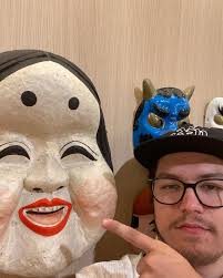 Don't ask me how I got a photo with myself it's a trick i picked up  swinging in New-York