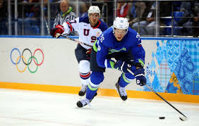 Poznavatelji hokeja na ledu mogu dobro zaraditi igrajući oklade prije ili tijekom meča (uživo). Predstavljamo Vam Hokej Na Ledu