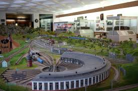 Cfr sa va prezenta la sfârşitul anului estimările financiare şi soluţiile tehnice detaliate pentru variantele de realizare a conexiunii gării de nord cu aeroportul internaţional henri coandă, urmând să se ia o decizie asupra variantei şi a posibilităţii de finanţare, informează, miercuri, compania. Muzeul Cfr Gara De Nord Trecator Prin Lume