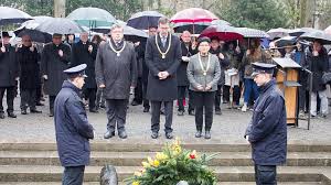 Opfer der bluttat von würzburg überwiegend frauen. 73 Jahre Nach Zerstorung Bombenangriff Am 16 Marz 1945 Wurzburg Gedenkt Der Opfer Unterfranken Br24 Br De