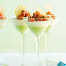 Ein Raffiniertes Gericht Dass Sich Fur Besondere Anlasse Gut Eignet Es Schmeckt Lecker Und Lasst Sich Relativ Raucherlachstatar Fingerfood Rezepte Fingerfood