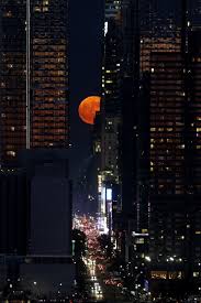 cilek ay olarak da bilinen dolunay new york taki 42 cadde uzerinde yukseldi fotograf atilgan ozdil aa city wallpaper urban landscape aesthetic wallpapers