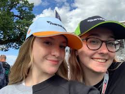 Scarlet Carpenter (@carpenter_scar)