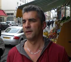 Il aura poussé le spectacle jusqu'à mourir le j'aime assez ces petits rappels de la part de google, c'est la surprise du jour quand on ouvre la page et ça instruit en même temps. Le Roi De L Evasion De Alain Guiraudie 2009 Unifrance