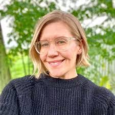 Amy Sefton's Instagram, Twitter & Facebook