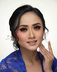 Mbak Tia's Stunning Party Look