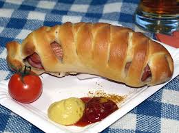 Wurstchen Im Schlafrock Rezept Mit Hefeteig Und Bockwurst Oder Wiener Wurstchen Rezept Rezepte Wurstchen Im Teig Wurstchen Im Schlafrock