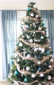 Beside christmas trees and christmas wreaths, garlands are quintessential decorations to christmas as well.garlands can be draped over a door frame, a bed headboard, along a fireplace mantel, and as featured in this post, a beautiful garland can take a staircase to new heights. 25 Charming Beach Christmas Home Decor Ideas Digsdigs