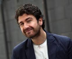 Il principe abusivo, regia di alessandro siani (2013) si accettano miracoli, regia di alessandro siani (2015) made in china napoletano, regia di simone schettino (2017) televisione. Siani Principe Abusivo Al Casino Di Campione D Italia