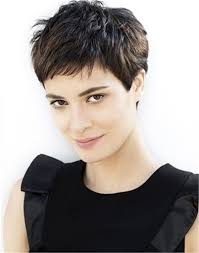 The best hairstyles for thick hair work with the natural volume or take advantage of cutting techniques to take weight out without compromising shape or style. Capelli Corti Tagli E Tendenze Primavera Estate 2014 Vanityfair It Pixiehairstyles Short Hairstyles For Thick Hair Very Short Hair Haircut For Thick Hair