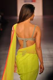 Ga lami can fa an sai mata kayan kwalliya taci ado zata je gasa. Priyanka Chopra Backless Photos See More Of Priyanka Chopra On Facebook Epinciniz