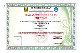 Unduh atau download contoh format piagam penghargaan untuk kejuaraan lomba maupun jangan lupa nanti dikasih stempel atau cap pengesahan sebagai bukti keabsahan surat berharga dalam. Contoh Format Piagam Ranking Siswa Terbaru Operator Sekolah