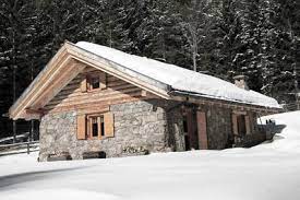 Un Esperienza Indimenticabile In Una Vera Baita Di Montagna Altavalle Alpine House Cottage Homes Architecture