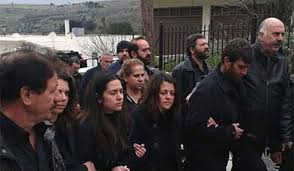 Ευτυχώς βλέπω ότι υπάρχουν ακόμα πολλοί άνθρωποι με τα πιστεύω του βαγγέλη μου. Krhth Paleyei Na Sta8ei Sta Podia Ths H Oikogeneia Toy Baggelh Giakoymakh Photos