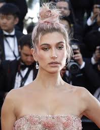 Genc Gosteren Topuz Modelleri 2020 Toni Garrn Sac Trendler