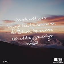 Finde Heraus Was Dich Glucklich Macht Und Tue Es Immer Wieder Spruche Spruche Zitate Weisheiten Zitate