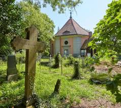 A is the length of one of its sides. Dr Eckart Von Hirschhausen Rettet Die Alte Dorfkirche In Berlin Zehlendorf Monumente Online