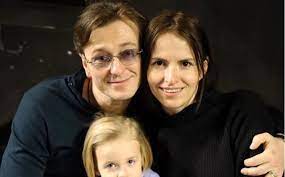 Гришковец заинтересовался фильмом и его создателями и предложил анне матисон сотрудничество, которое позже вылилось. Schastlivyj Otec Sergej Bezrukov Pokazal Povzroslevshih Detej Ot Anny Matison Moskovskie Novosti Moskovskij Biznes Portal