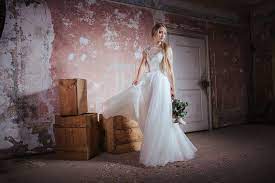 Deshalb haben unsere schöne günstige brautkleider einen besonders günstigen preis. Tipps Fur Die Suche Nach Deinem Brautkleid Budget Stil Und Brautladen