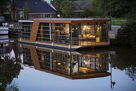 20 Modern Floating House Architecture Around The World House Boat Floating House Houseboat Living