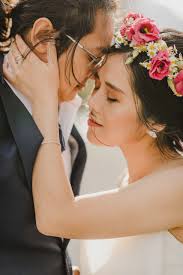 Chi & Sam: Romantische Sommerhochzeit am Blausee