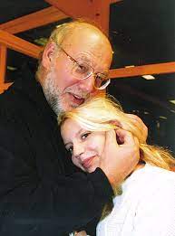 Pavlínka s ním už však nechce nikam chodit. Honza Nedved 73 Slavi Narozeniny Pavlinka Pred Oslavou Pribrala S Brachou Se Nebavi