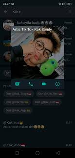 Ada dua jenis burung yang ditangkarnya, yakni murai batu dan cucakrowo. Bagi No Wa Artis Home Facebook