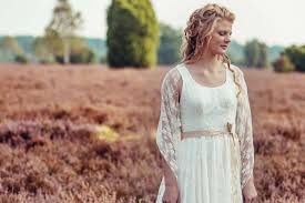 Der ultimative guide für eure hochzeitskleider. Hochzeitskleider Schlicht Modern Elementar I Moderne Brautkleider