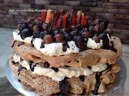 Konsumsi kurma akan semakin menarik dari segi rasa dan penampilan jika dikombinasikan bersama coklat. Maina Cakes Pavlova Ke Hlbb
