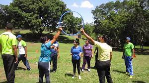 Juegos recreativos para el mejoramiento de la incorporación del adulto mayor. Actividades Ludicas Recreativas Al Aire Libre Parque La Llovizna Youtube