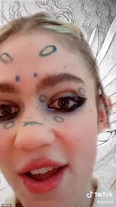 Acara pernikahan pasangan ini disiarkan langsung oleh ifan seventeen meminang citra monica dengan mas kawin berupa logam mulia seberat 40 gram. Grimes Goes On Tiktok Rant Claiming That Artificial Intelligence Is The Key To Communist Future Daily Mail Online
