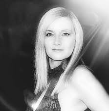 Amanda Jayne's Instagram, Twitter & Facebook