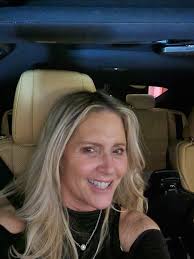 69 yr old nice Jewish girl , Fort Lauderdale area .Picture taken 5/25. ❤️