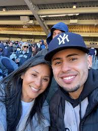 Yankees Fans Support Anthony Volpe and the Team