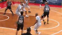 Peito, picado, por cima com 2 mãos, lateral com 1 mão, por trás das costas, etc. Passe Profissional Novo Basquete Brasil Gif Passeprofissional Novobasquetebrasil Nbb Discover Share Gifs
