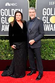 pierce brosnan arrived in a gray suit while his wife keely shaye smith celebrity red carpet looks from the 2 pierce brosnan celebrity red carpet celebrities