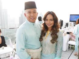 Jarang betul baju raya nora danish tu sampai nampai kulit badan nora yang putih melepak tu. Nora Danish Sahkan Bakal Timang Cahaya Mata News Features Cinema Online