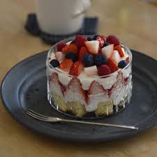 めがねとかもめと北欧暮らし on instagram ミニフローラケーキ クリスマスに食べたケーキをまた食べたい と次男からリクエストされて作りました 朝からケーキ って感じですが スポンジが少なくフルーツ多めなのでかなりあっさり食べられちゃう