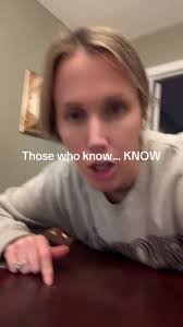 Abby Meadows's Instagram, Twitter & Facebook