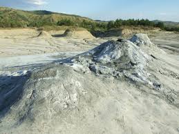 Spectacolul de bulbuci de la paclele mari si paclele mici din localitatea berca este unul foarte atractiv, atat pentru adulti, cat mai. Vulcanii Noroiosi Paclele Mici Si Mari Ale BuzÄƒului