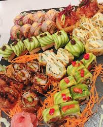 Bozen Sushi Le Nouveau Visage De La Japan Food Sushi Saumon Alimentation Nourriture