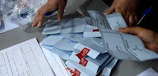 Repetición de elecciones cuenta con el 100% de las mesas instaladas julio 11, 2021 accesos directos Participacion Electoral Bordea El 20 Por Ciento En Primera Jornada De Elecciones Las Condes Vitacura Y Lo Barnechea Lideran En La Rm Diario Y Radio U Chile