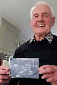 Ivor Take a bow for your Birthday. 🖤🤍 Original black and white photograph  showing Gordon Davies of Fulham taking a bow during the match against  Huddersfield