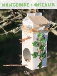 Mangeoire Pour Oiseaux Facile A Faire Esprit Upcycling En 2020 Mangeoire Oiseau Artisanat En Plein Air Bricolage Enfants Automne