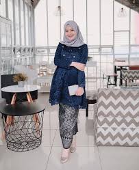 Sezonun en çok tercih edilen şık ve kaliteli tesettür tunik modelleri şimdi tekbir online satış mağazasında. 50 Model Kebaya Tile Modern Mewah Cantik Terbaru 2020