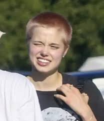 She reminds me of Brooke Shields