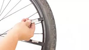 Out on the side of a busy road is not the place to be reading this article and putting it into practice for the first time. How To Replace A Bicycle Tire With Pictures Wikihow