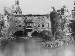 Sudenbau über die pegnitz, ursprünglich gemeinsamer krankensaal (heute gaststätte). Ehem Heilig Geist Spital Und Kirche Nurnberg Offentliche Gebaude Wiederaufbauatlas Haus Der Bayerischen Geschichte
