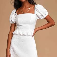 We've picked out 6 courthouse wedding outfits for brides, whether they want to chanel the classic dress or a modern suit. 18 Best Courthouse Wedding Outfits Of 2021