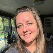 Tina Hayes's Instagram, Twitter & Facebook